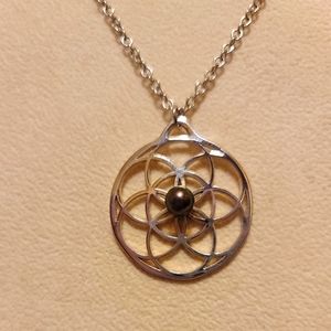 Vantel Pearl Beautiful necklace